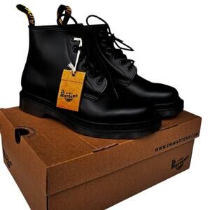 NWT Dr. Marten 1460 Smooth Leather Lace Up Boots Women Size 9 Men Sz 8